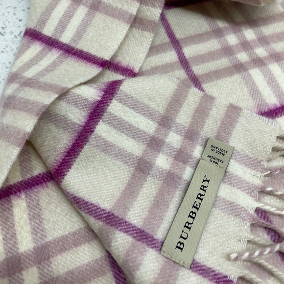 ❌SOLD❌Burberry Cashmere Classic Check Scarf Pink - Picture 2 of 9